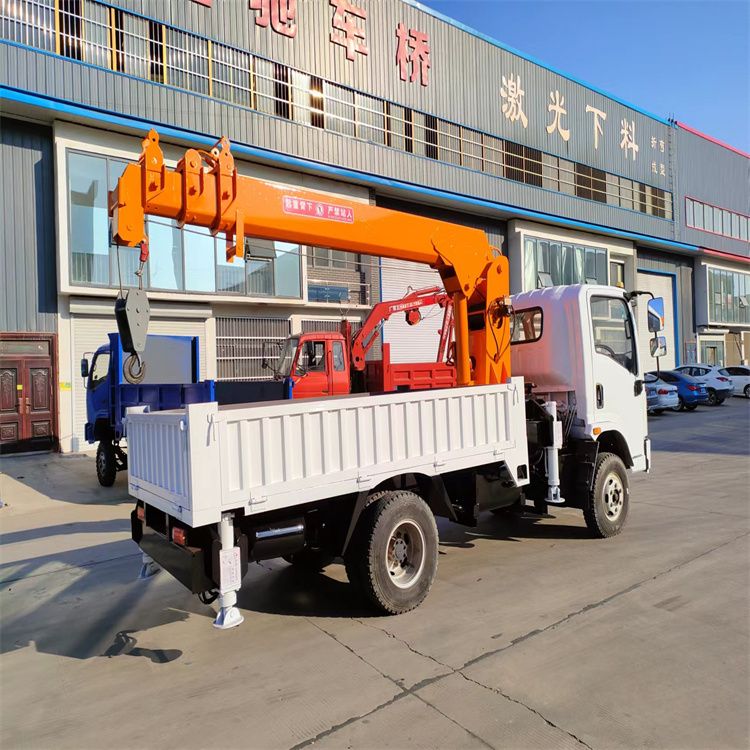 桥头区三轮随车吊定制 农用改装机自备吊中瑞长期出售